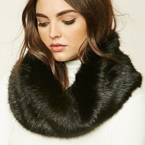 NWOT Topshop Faux Fur Infinity Scarf - white - Picture 6 of 6